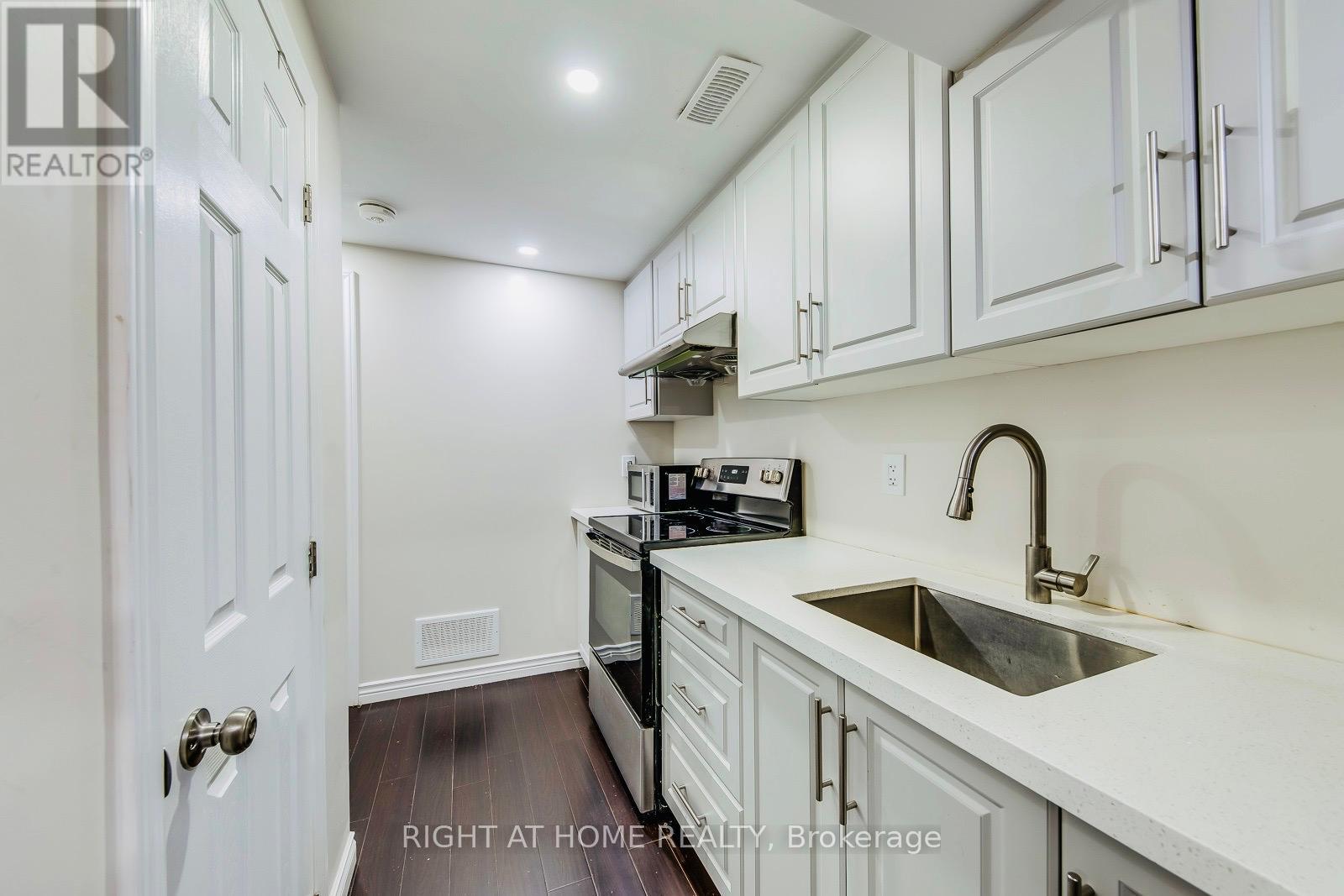 10 Cedarholme Avenue, Caledon, Ontario  L7C 3S9 - Photo 25 - W12761414