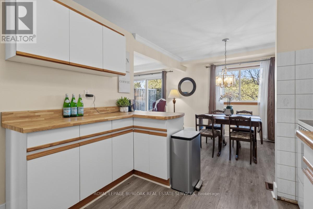 6 - 479 Woodview Road, Burlington, Ontario  L7N 2Z9 - Photo 9 - W12761458