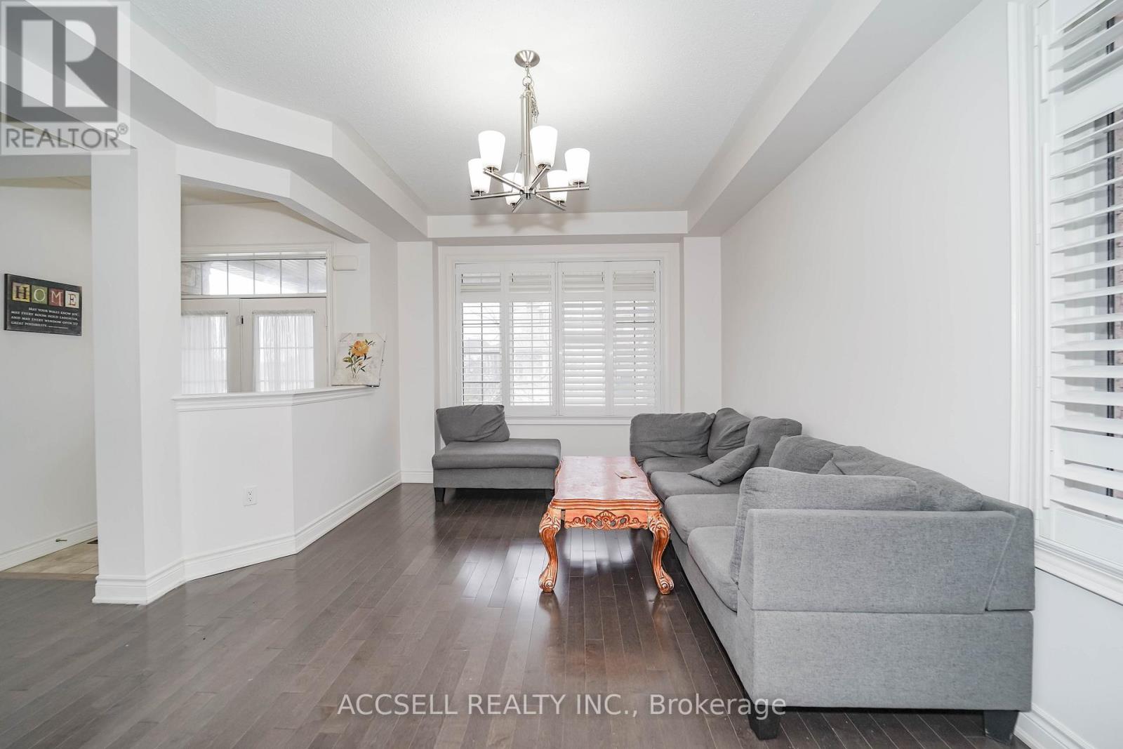 10 Dopp Crescent, Brampton, Ontario  L6P 4C8 - Photo 14 - W12761540