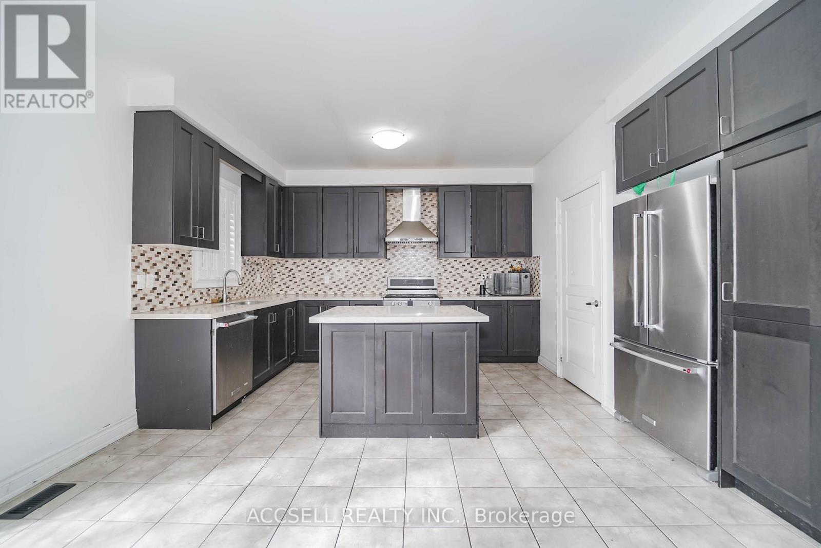 10 Dopp Crescent, Brampton, Ontario  L6P 4C8 - Photo 28 - W12761540