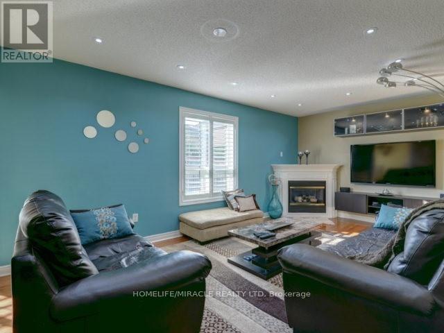 16 Deforest Drive, Brampton, Ontario  L7A 2Y3 - Photo 4 - W12761710