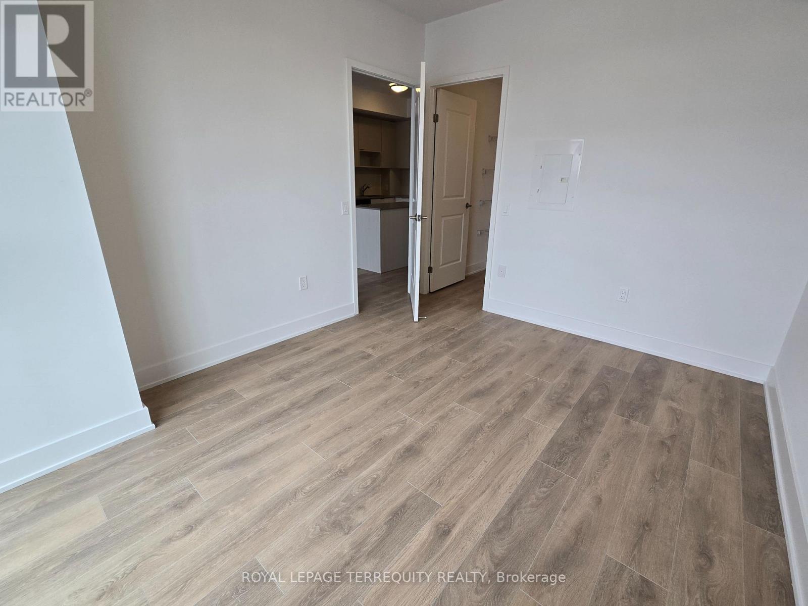 312 - 204 Burnhamthorpe Road E, Mississauga, Ontario  L5A 0B3 - Photo 12 - W12761740