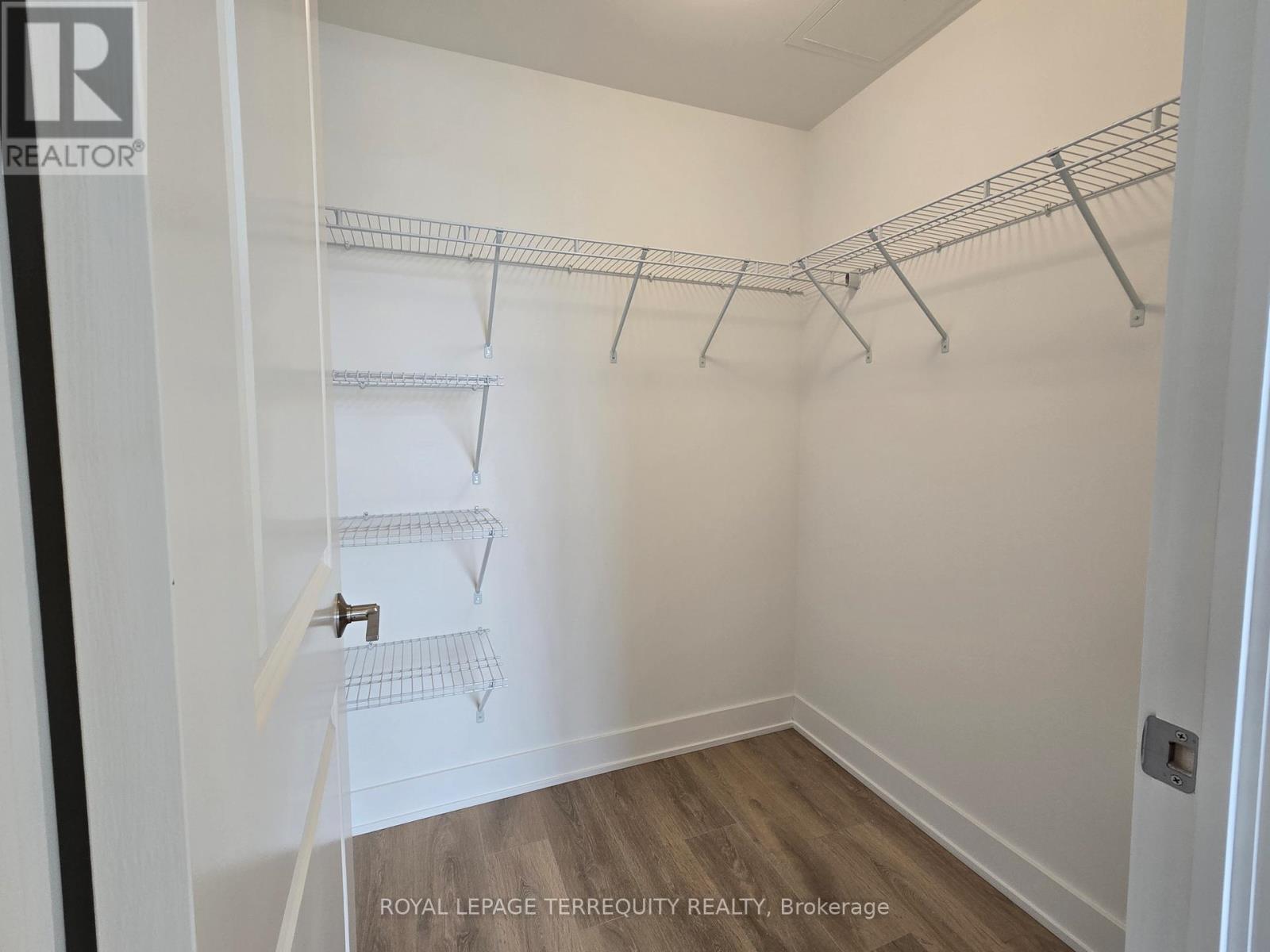 312 - 204 Burnhamthorpe Road E, Mississauga, Ontario  L5A 0B3 - Photo 14 - W12761740