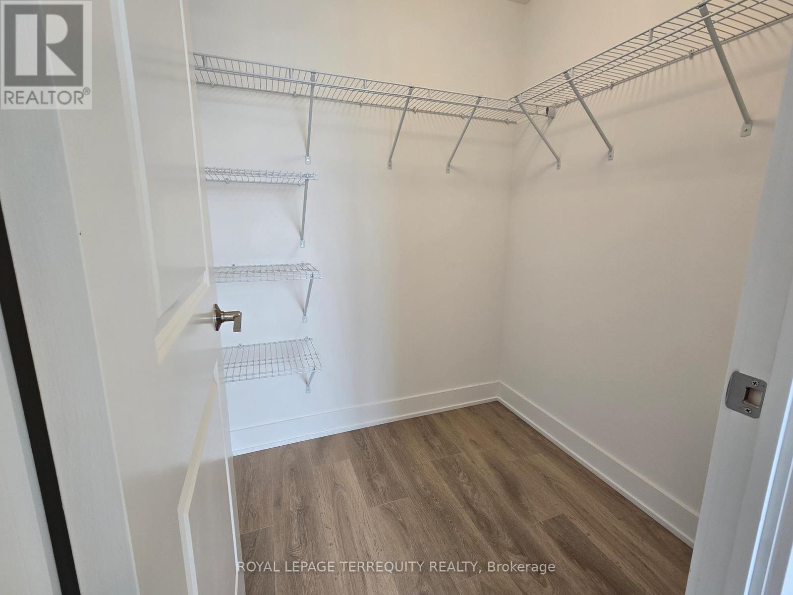 312 - 204 Burnhamthorpe Road E, Mississauga, Ontario  L5A 0B3 - Photo 15 - W12761740