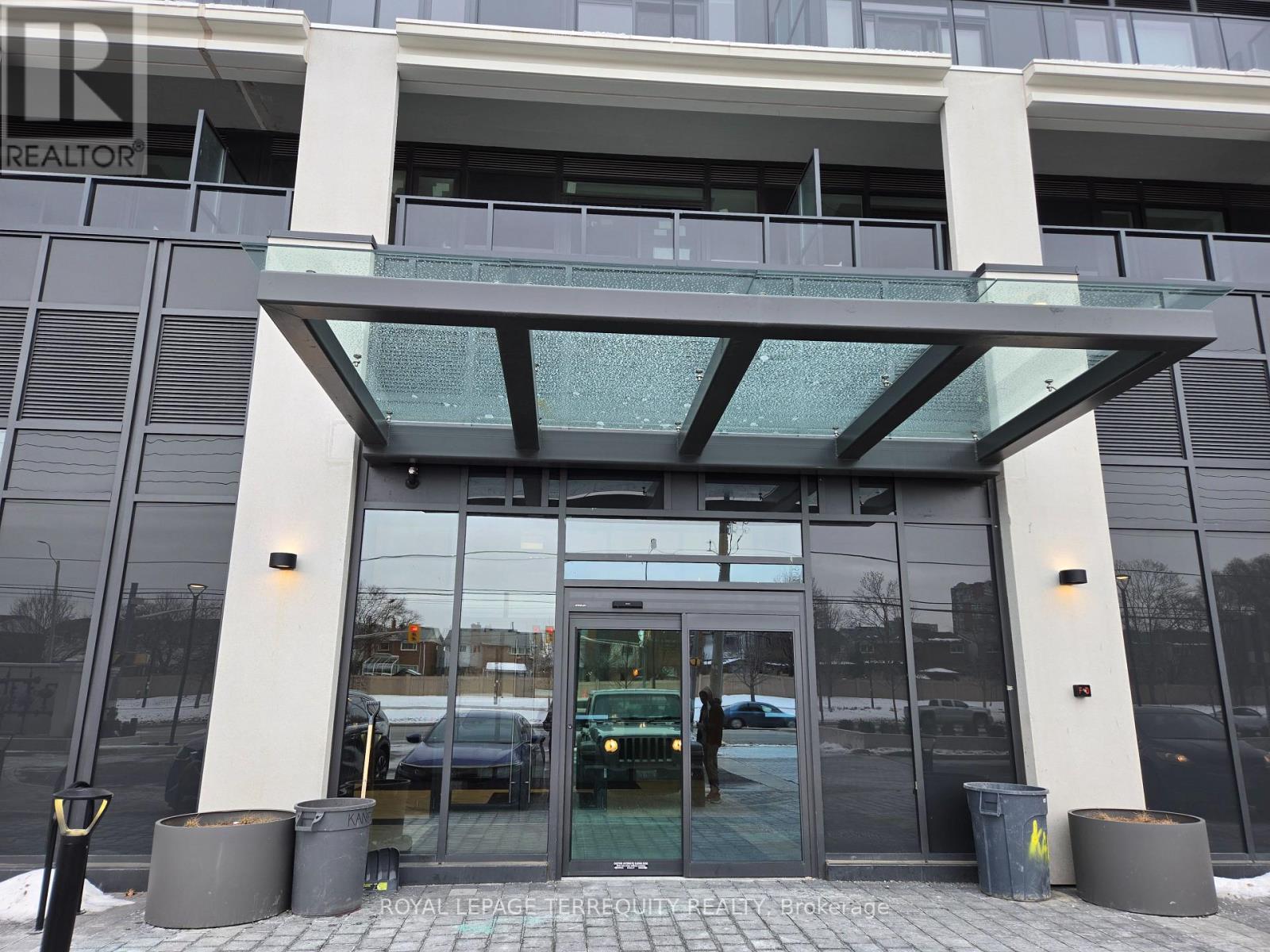 312 - 204 Burnhamthorpe Road E, Mississauga, Ontario  L5A 0B3 - Photo 2 - W12761740