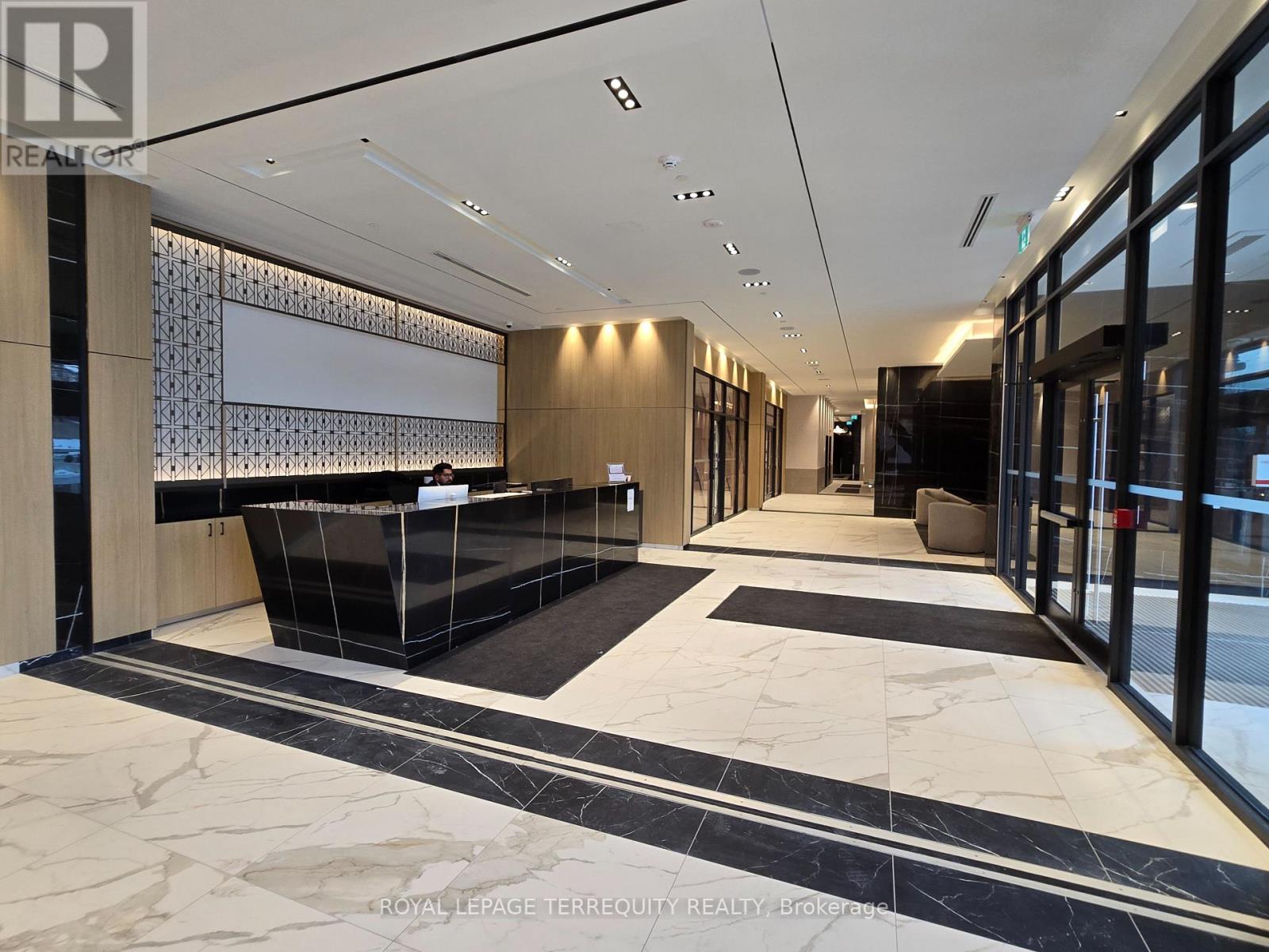 312 - 204 Burnhamthorpe Road E, Mississauga, Ontario  L5A 0B3 - Photo 3 - W12761740