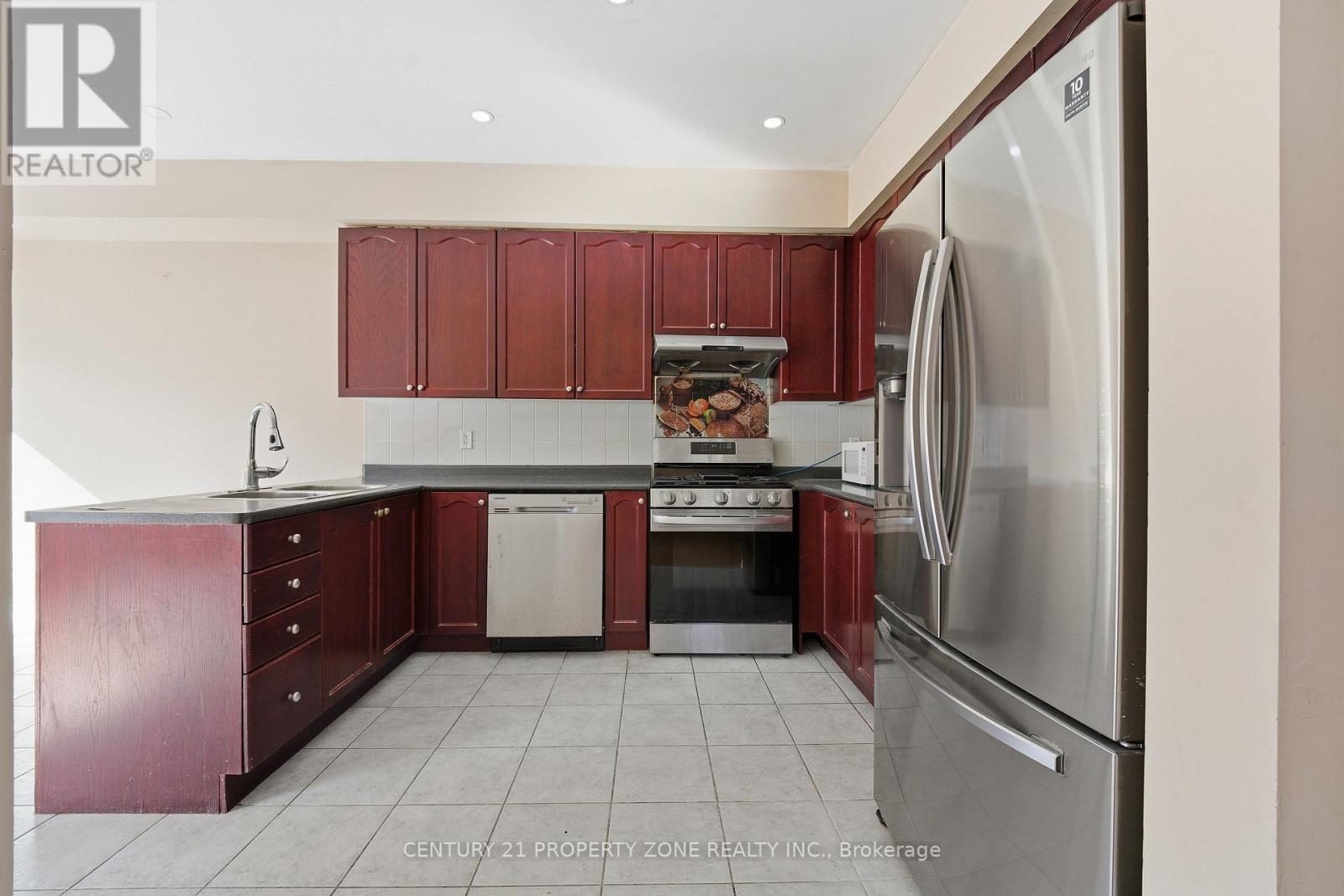 Upper - 50 Commodore Drive, Brampton, Ontario  L6X 0S7 - Photo 11 - W12761750