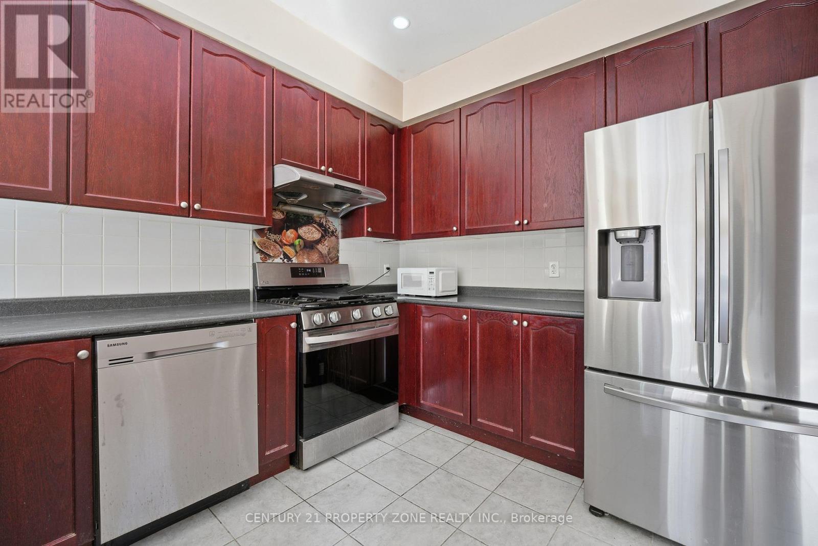 Upper - 50 Commodore Drive, Brampton, Ontario  L6X 0S7 - Photo 12 - W12761750