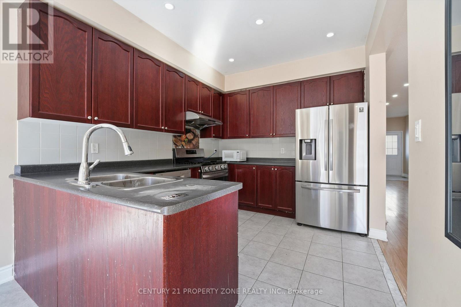 Upper - 50 Commodore Drive, Brampton, Ontario  L6X 0S7 - Photo 13 - W12761750