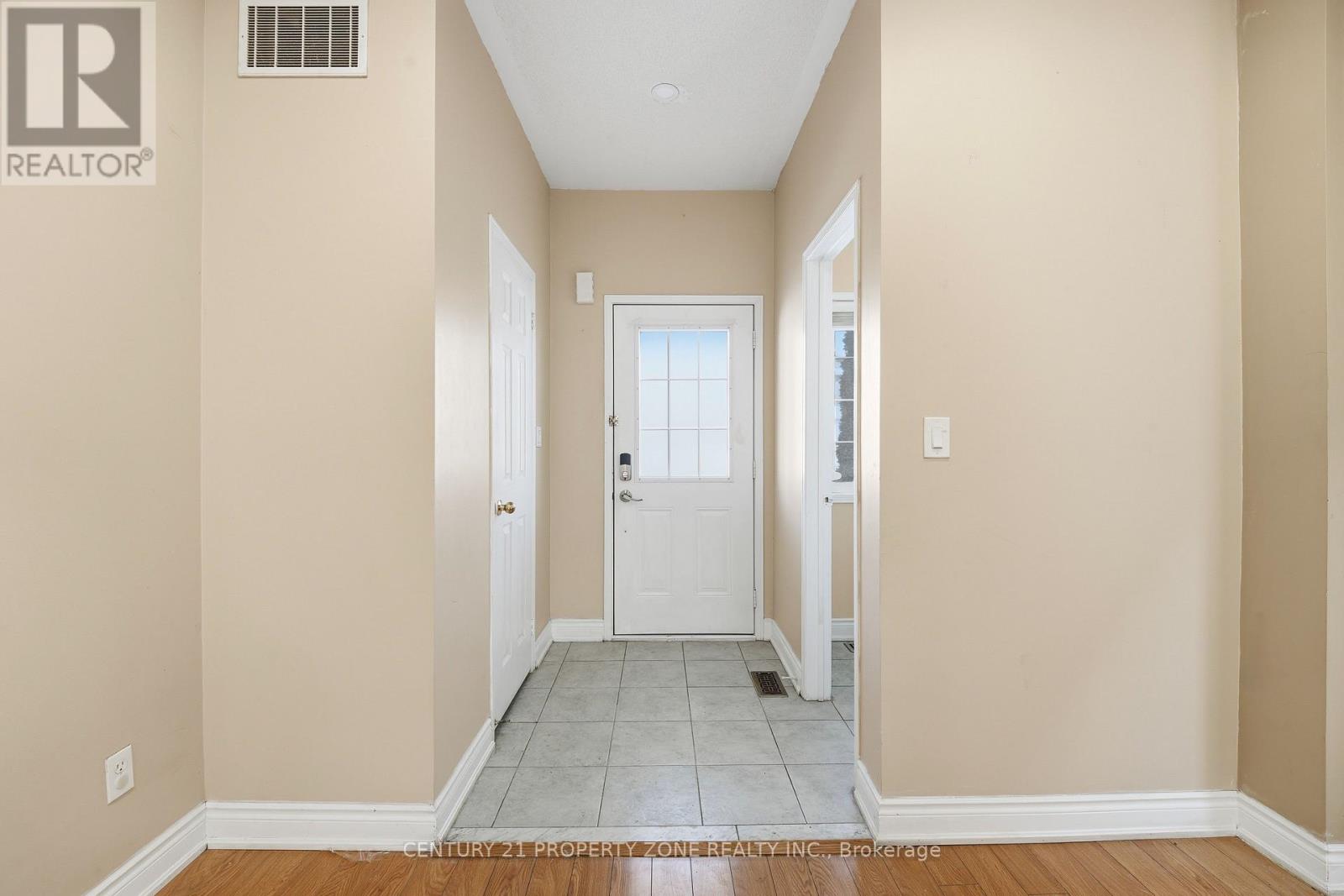 Upper - 50 Commodore Drive, Brampton, Ontario  L6X 0S7 - Photo 4 - W12761750