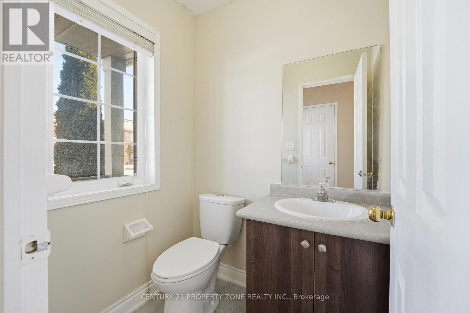 Upper - 50 Commodore Drive, Brampton, Ontario  L6X 0S7 - Photo 5 - W12761750