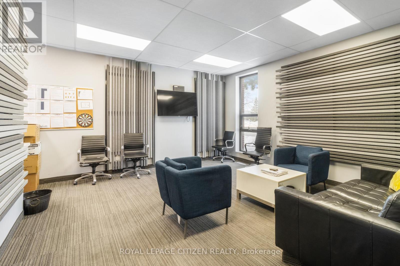 25 Meteor Drive, Toronto (West Humber-Clairville), Ontario  M9W 1A3 - Photo 16 - W12761770