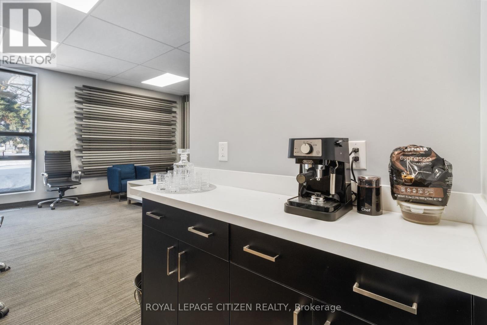 25 Meteor Drive, Toronto (West Humber-Clairville), Ontario  M9W 1A3 - Photo 18 - W12761770