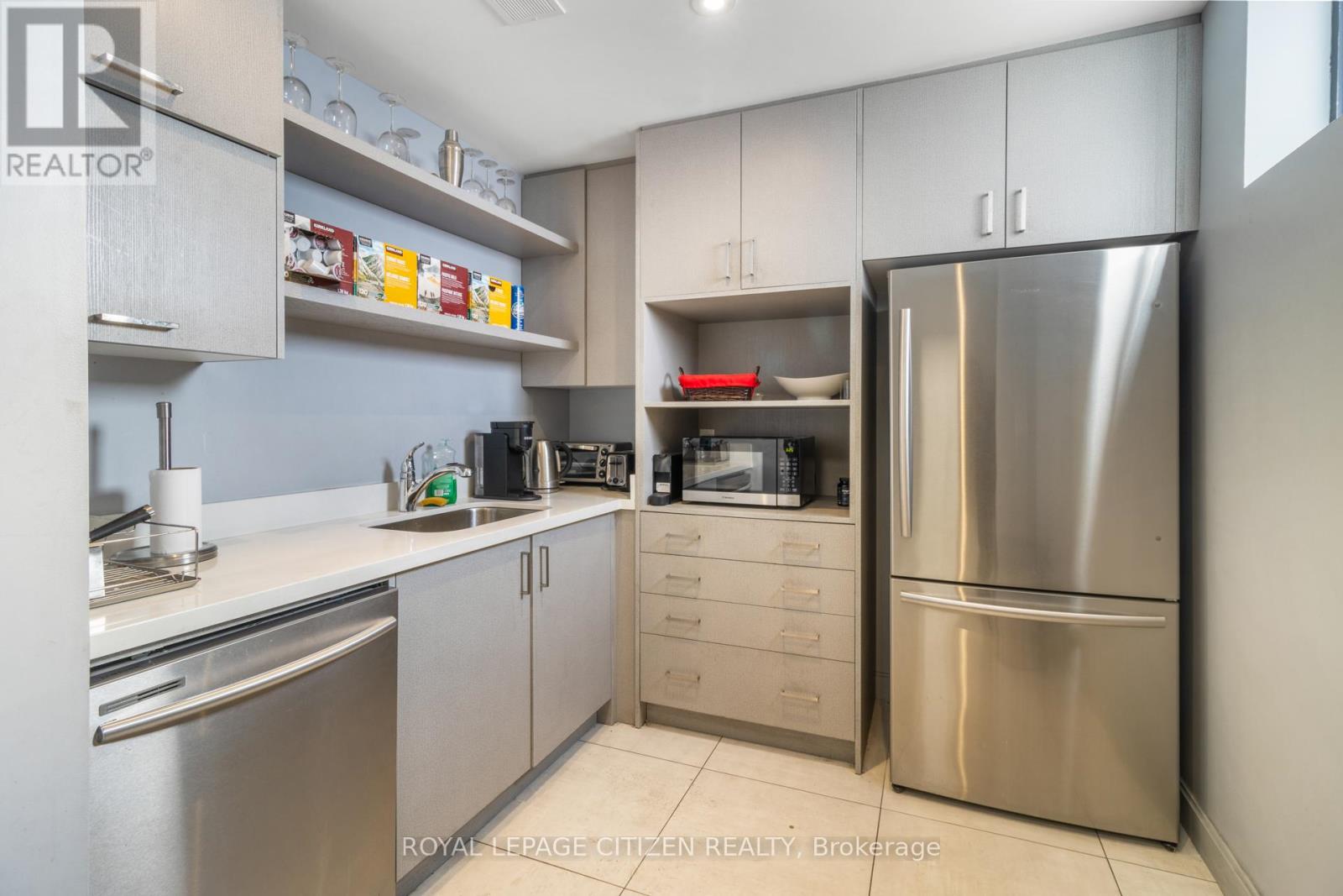 25 Meteor Drive, Toronto (West Humber-Clairville), Ontario  M9W 1A3 - Photo 22 - W12761770