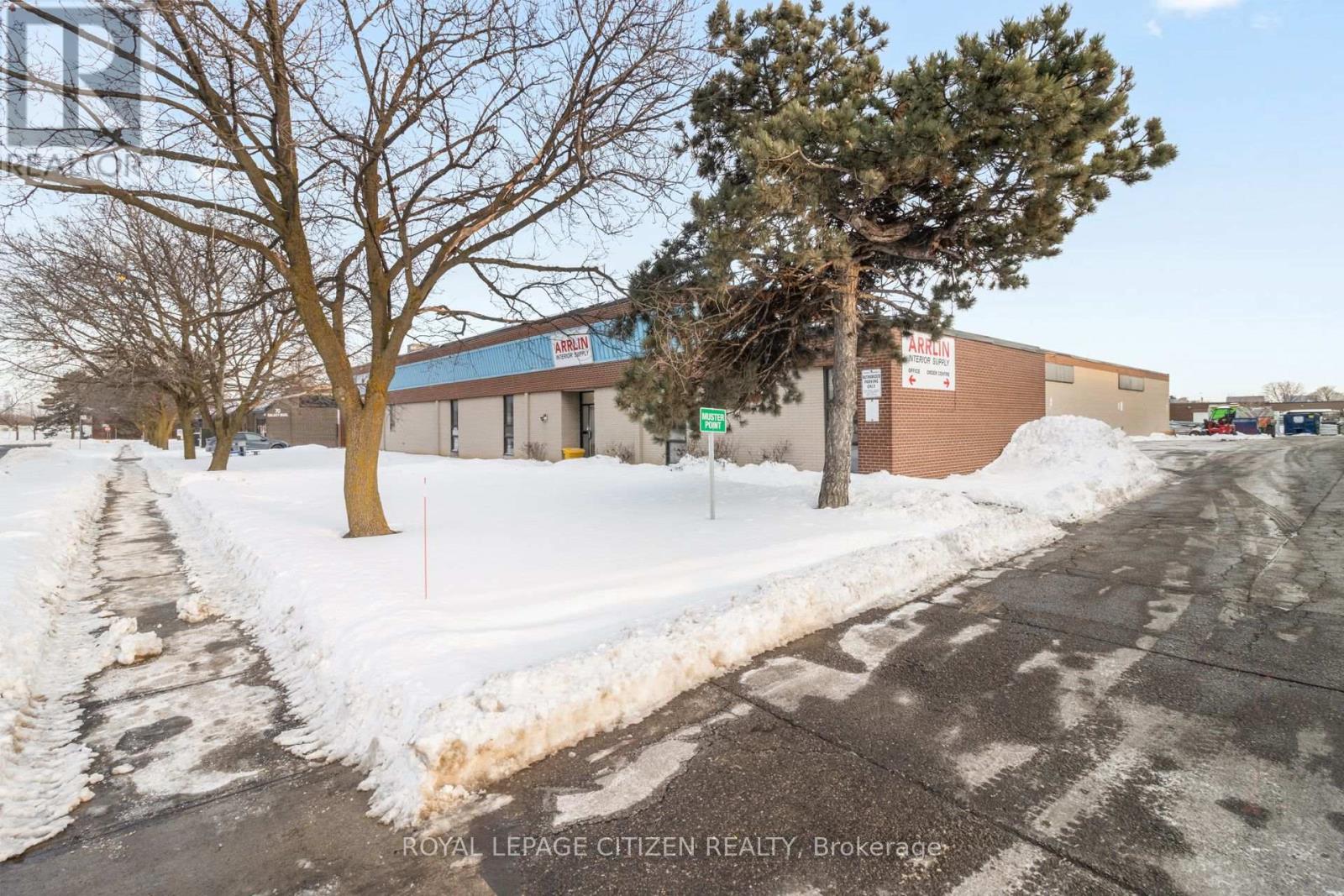 25 Meteor Drive, Toronto (West Humber-Clairville), Ontario  M9W 1A3 - Photo 3 - W12761770