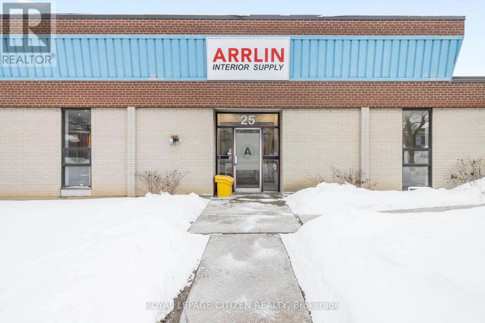 25 Meteor Drive, Toronto (West Humber-Clairville), Ontario  M9W 1A3 - Photo 4 - W12761770