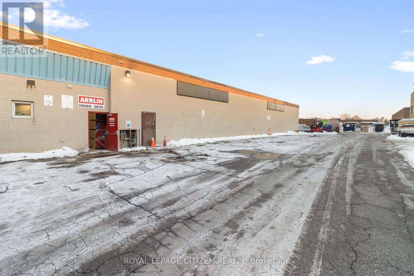 25 Meteor Drive, Toronto (West Humber-Clairville), Ontario  M9W 1A3 - Photo 45 - W12761770