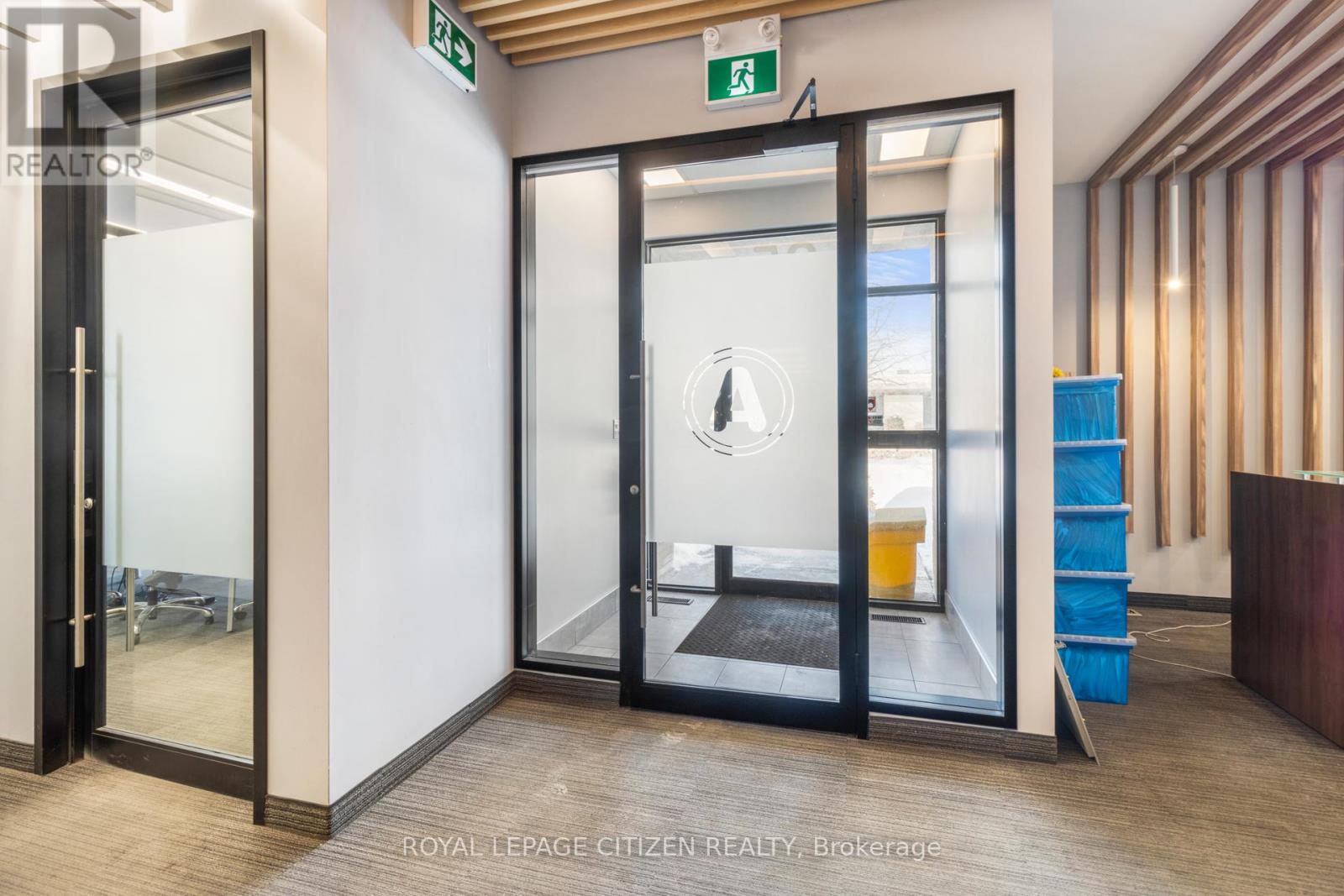 25 Meteor Drive, Toronto (West Humber-Clairville), Ontario  M9W 1A3 - Photo 5 - W12761770