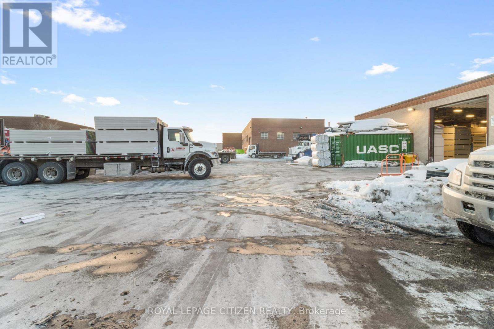 25 Meteor Drive, Toronto (West Humber-Clairville), Ontario  M9W 1A3 - Photo 50 - W12761770