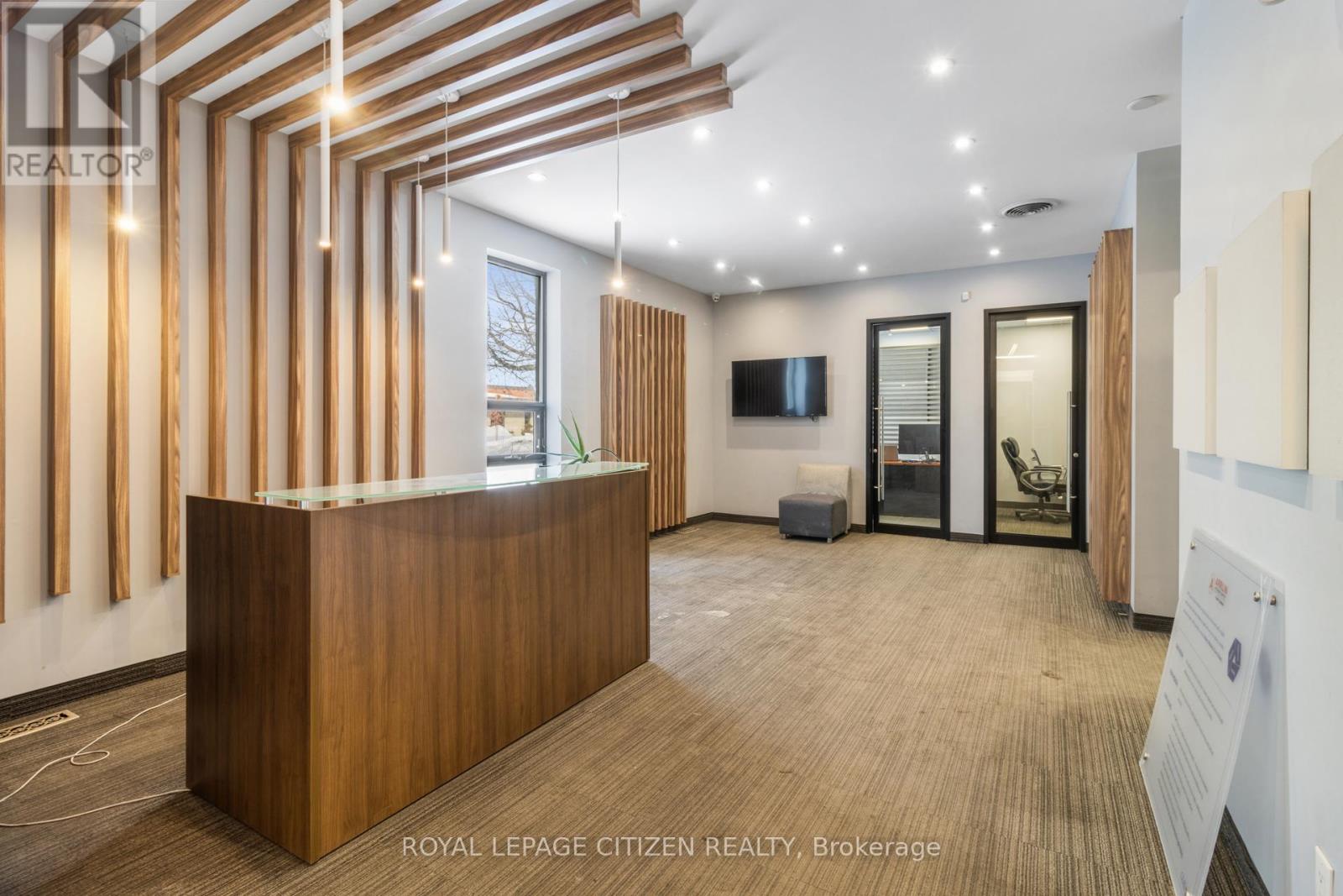 25 Meteor Drive, Toronto (West Humber-Clairville), Ontario  M9W 1A3 - Photo 6 - W12761770