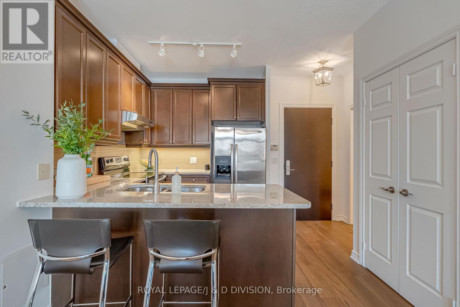 413 - 1135 Royal York Road, Toronto, Ontario  M9A 0C3 - Photo 11 - W12761774