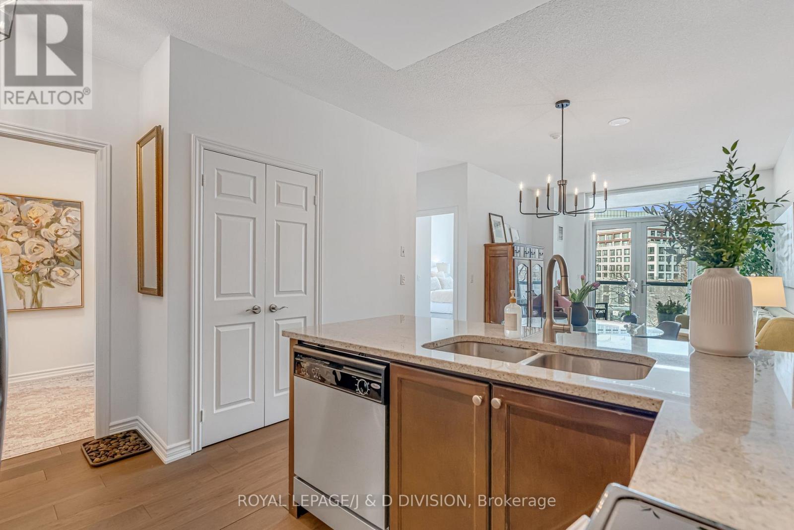 413 - 1135 Royal York Road, Toronto, Ontario  M9A 0C3 - Photo 13 - W12761774