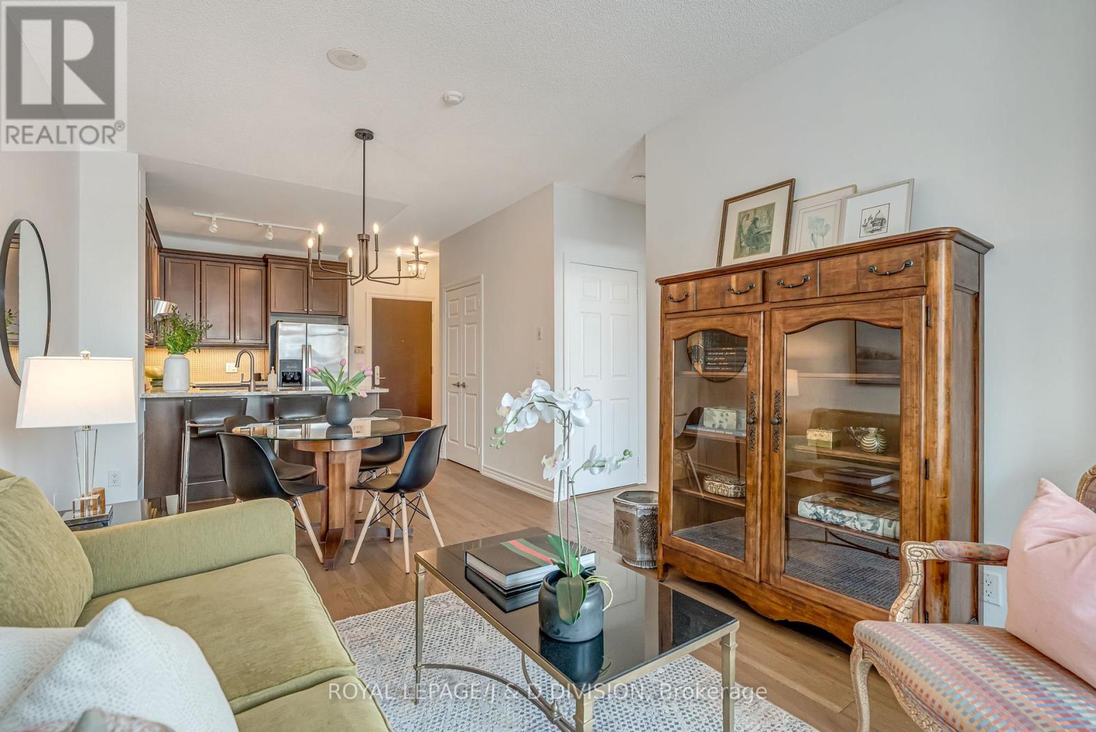 413 - 1135 Royal York Road, Toronto, Ontario  M9A 0C3 - Photo 7 - W12761774