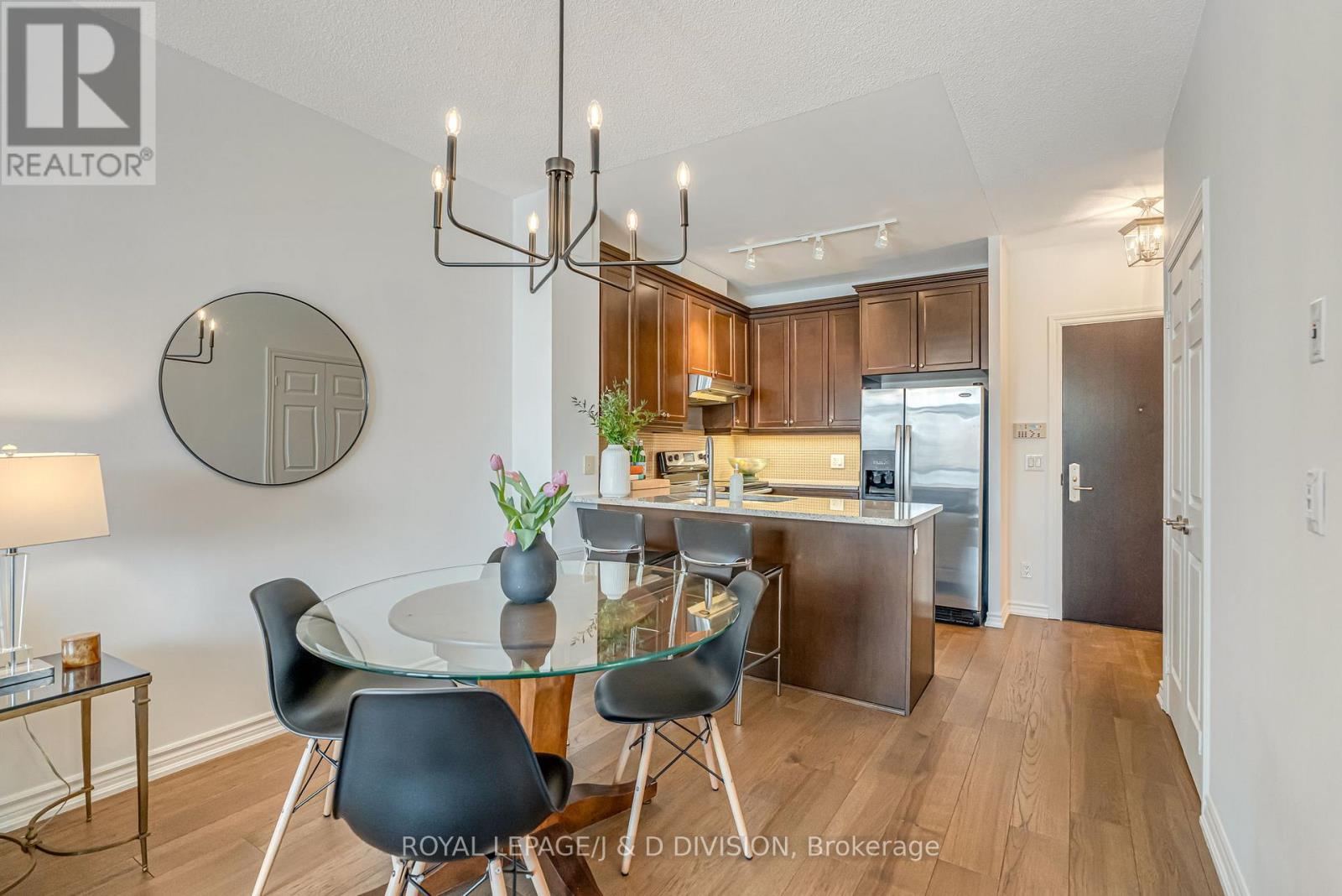 413 - 1135 Royal York Road, Toronto, Ontario  M9A 0C3 - Photo 8 - W12761774