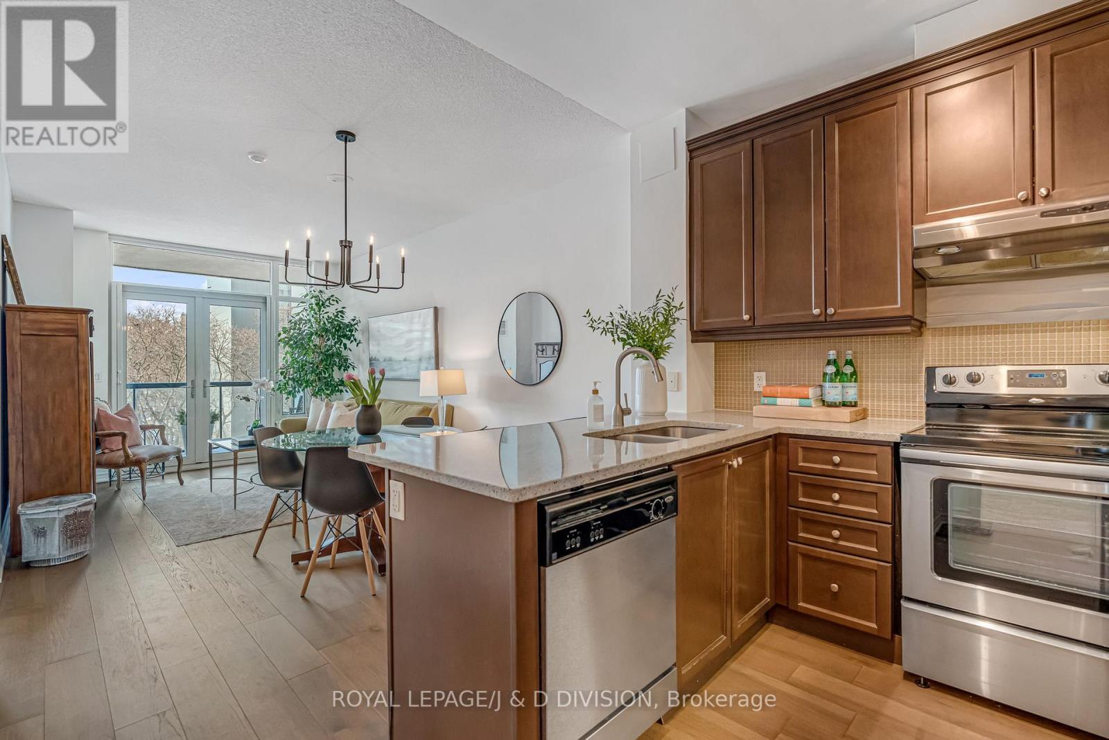 413 - 1135 Royal York Road, Toronto, Ontario  M9A 0C3 - Photo 9 - W12761774