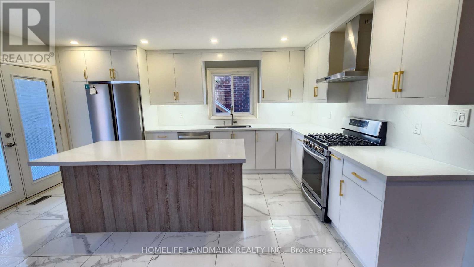 UPPER - 200 FORSYTH ROAD, Newmarket, Ontario