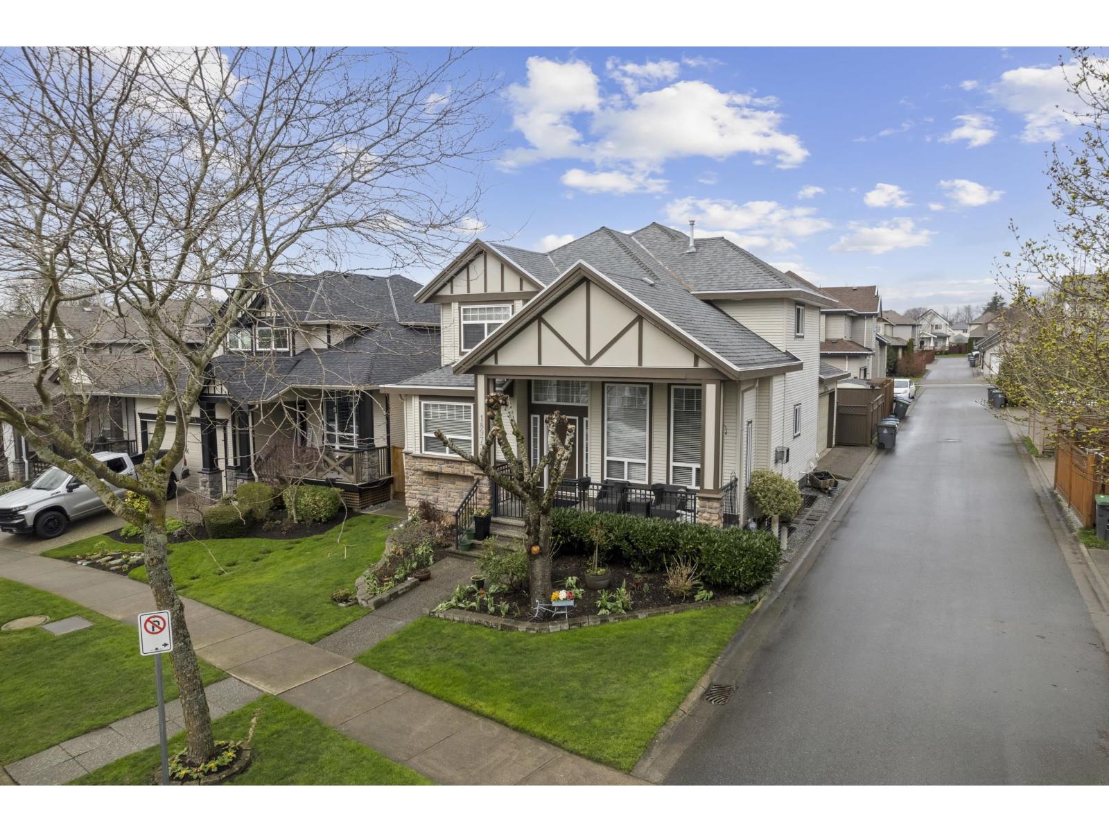 18973 70b Avenue, Surrey, British Columbia  V4N 5N9 - Photo 2 - R3086696