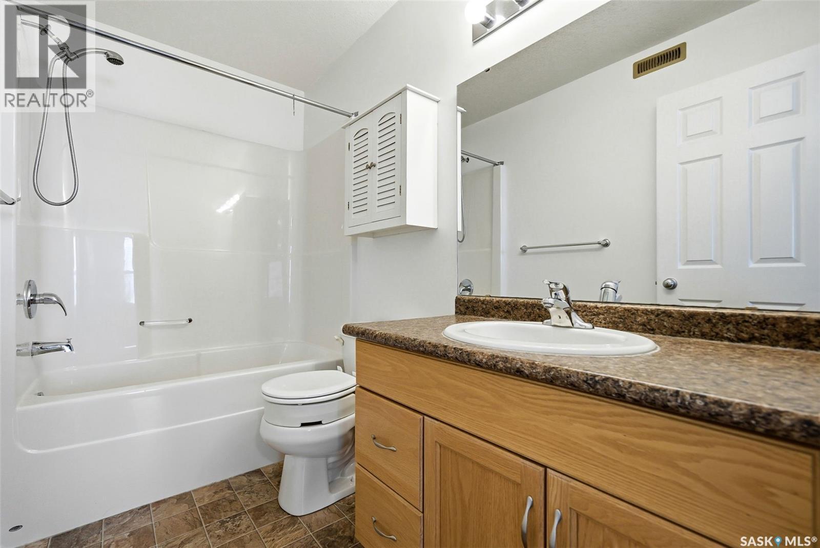 22 2751 Windsor Park Road, Regina, Saskatchewan  S4V 1H1 - Photo 15 - SK028010