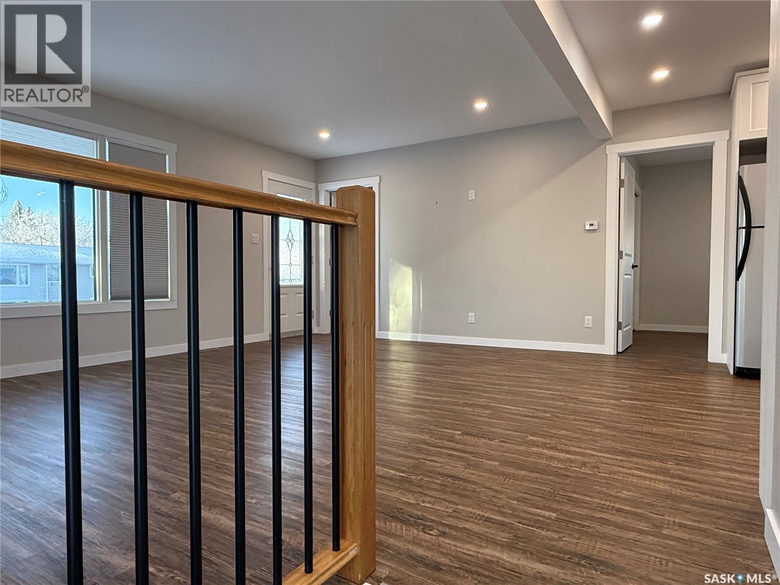 334 9th Avenue W, Melville, Saskatchewan  S0A 2P0 - Photo 2 - SK027998