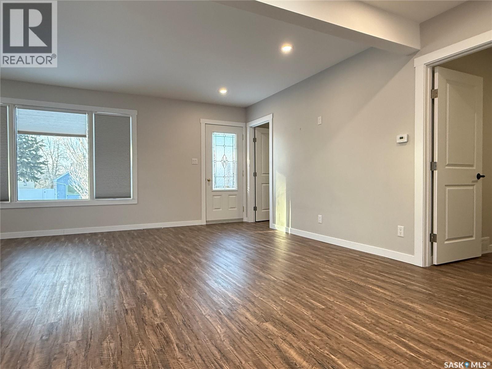 334 9th Avenue W, Melville, Saskatchewan  S0A 2P0 - Photo 3 - SK027998