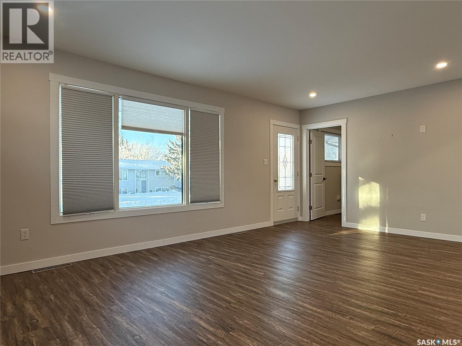 334 9th Avenue W, Melville, Saskatchewan  S0A 2P0 - Photo 4 - SK027998