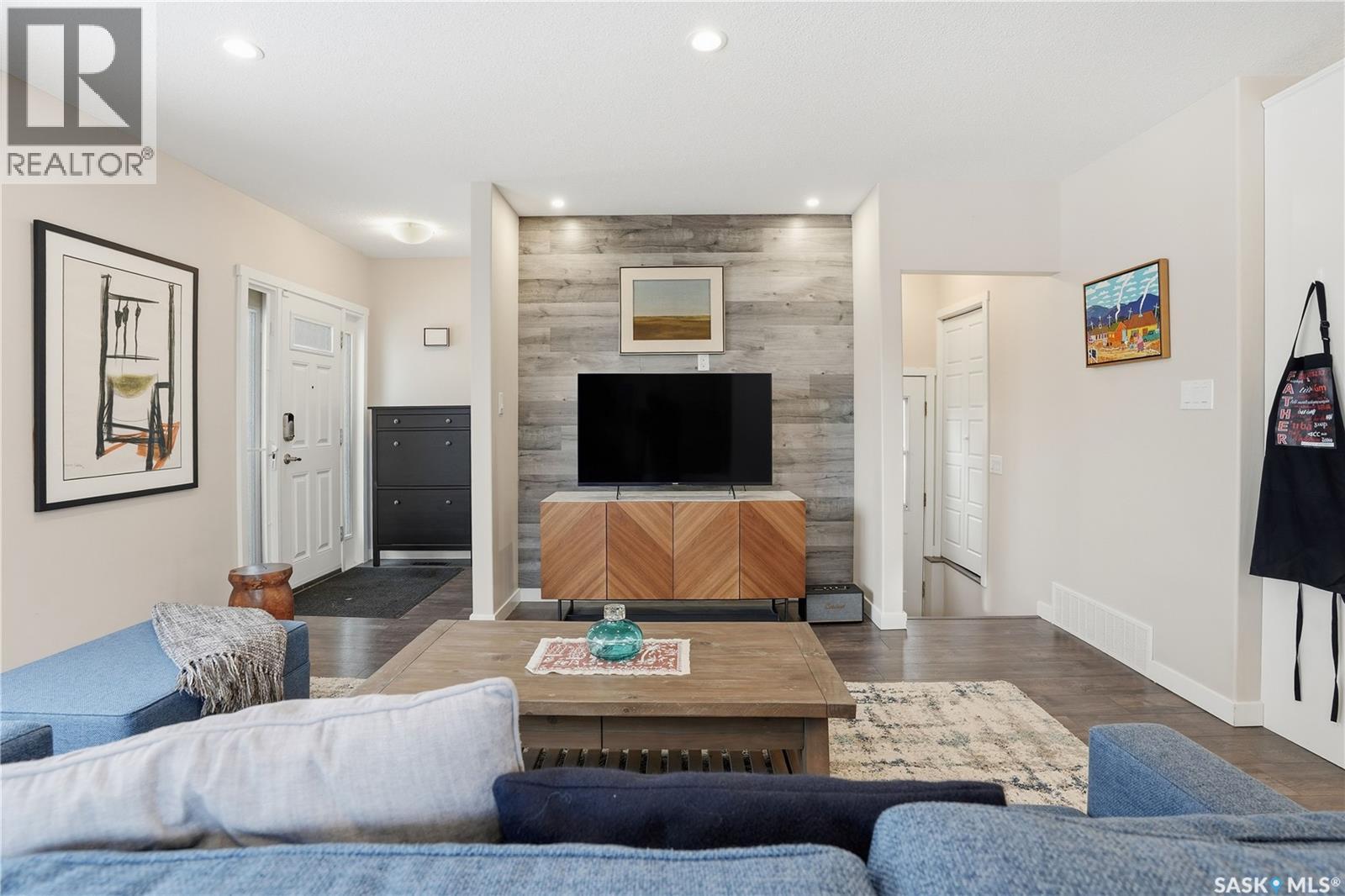 3265 Robinson Street, Regina, Saskatchewan  S4S 1V8 - Photo 3 - SK027901