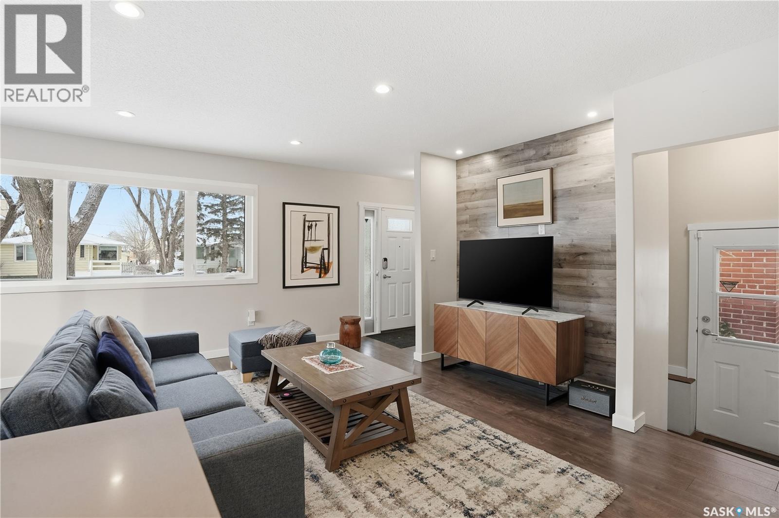 3265 Robinson Street, Regina, Saskatchewan  S4S 1V8 - Photo 4 - SK027901