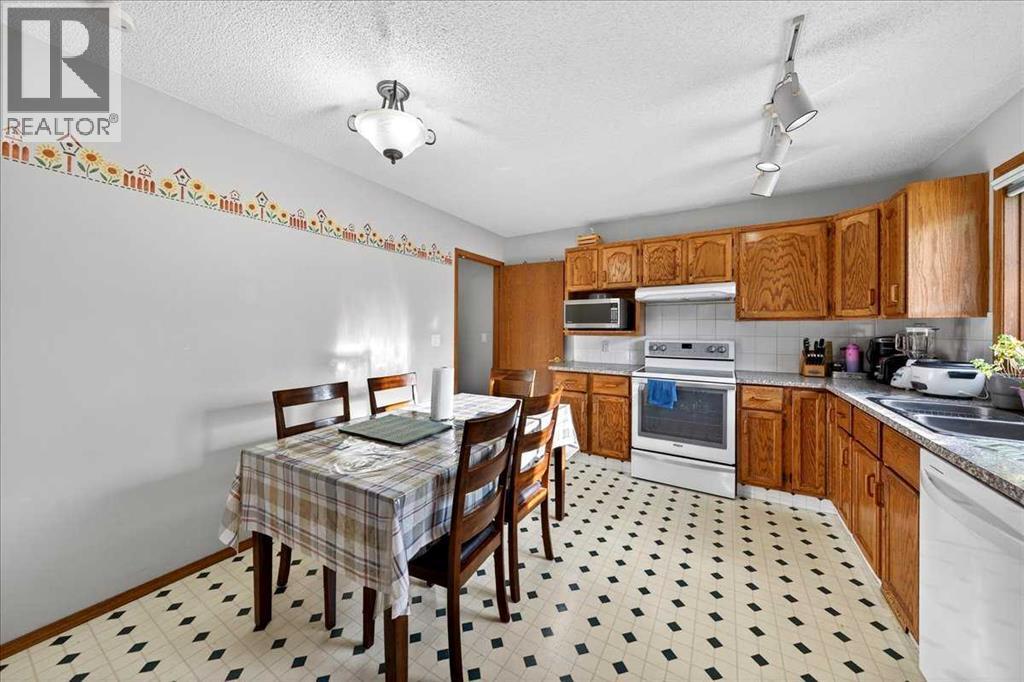 210 Shawinigan Way Sw, Calgary, Alberta  T2Y 2W3 - Photo 11 - A2284079