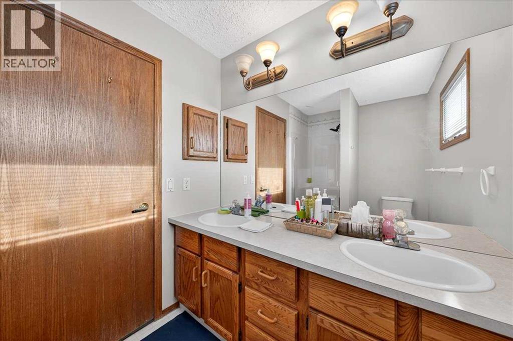 210 Shawinigan Way Sw, Calgary, Alberta  T2Y 2W3 - Photo 18 - A2284079