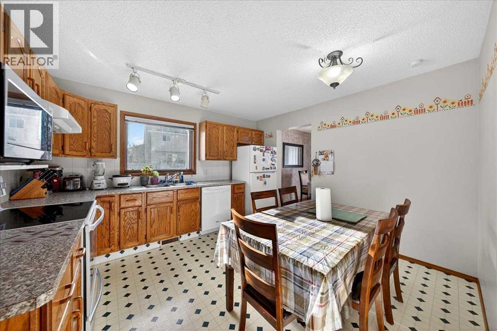 210 Shawinigan Way Sw, Calgary, Alberta  T2Y 2W3 - Photo 12 - A2284079