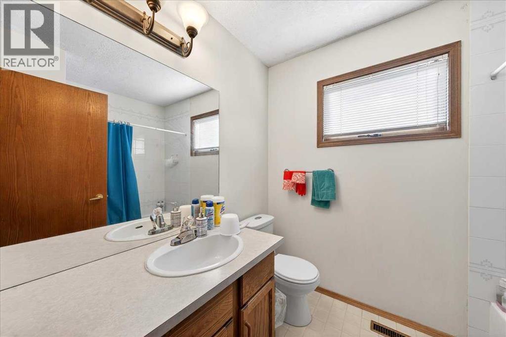 210 Shawinigan Way Sw, Calgary, Alberta  T2Y 2W3 - Photo 17 - A2284079