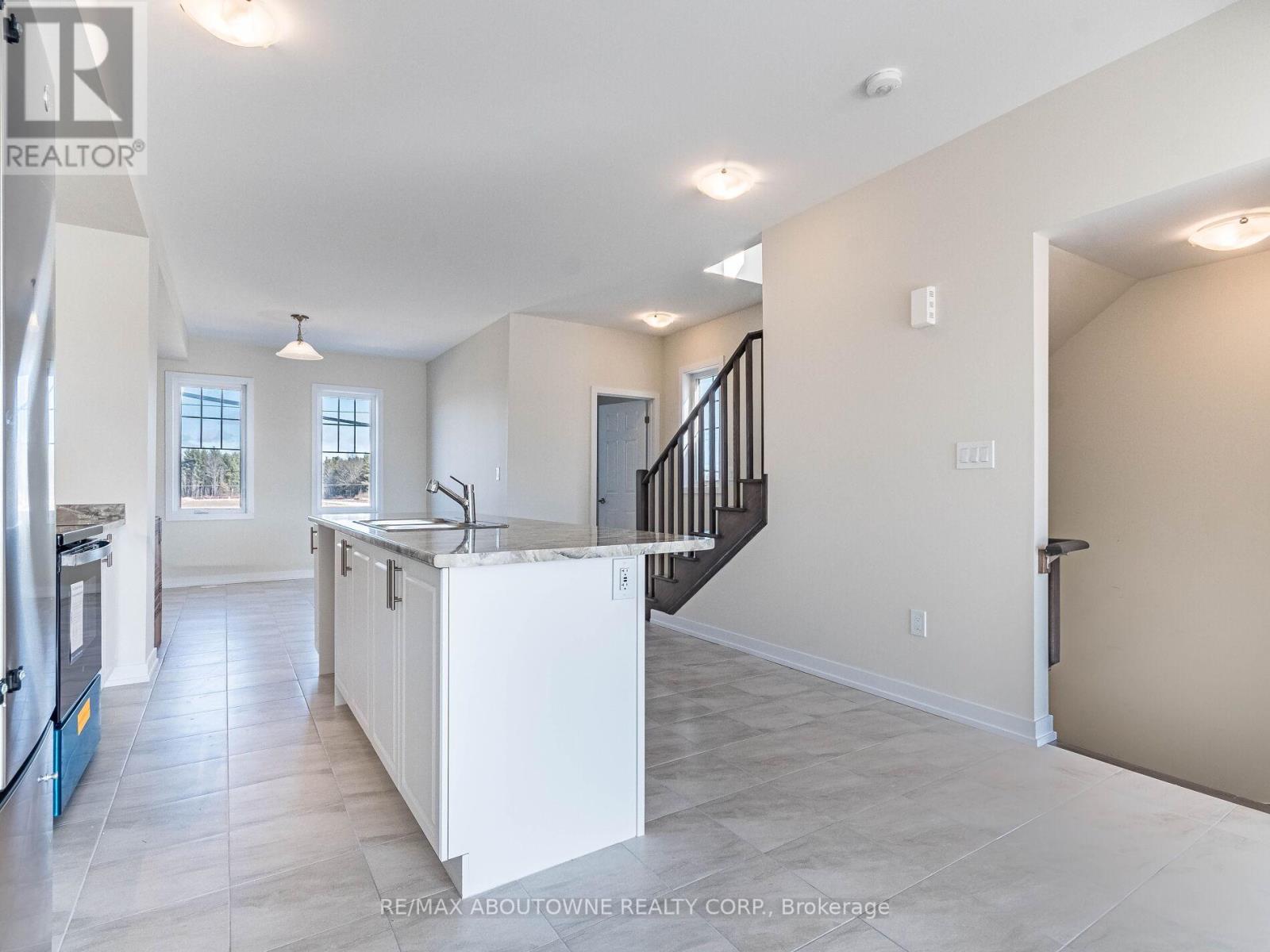 81 Melody Lane, Thorold, Ontario  L3B 0L4 - Photo 10 - X12761294