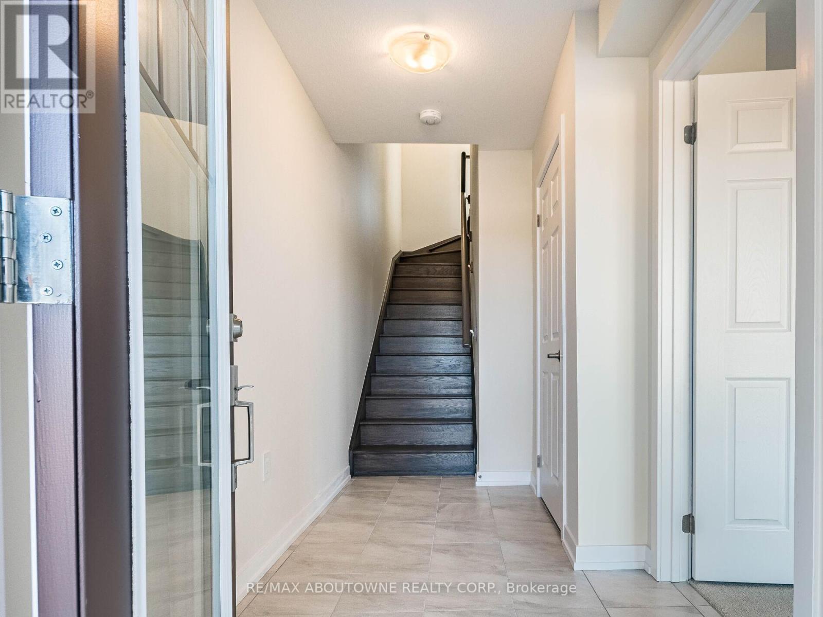 81 Melody Lane, Thorold, Ontario  L3B 0L4 - Photo 4 - X12761294