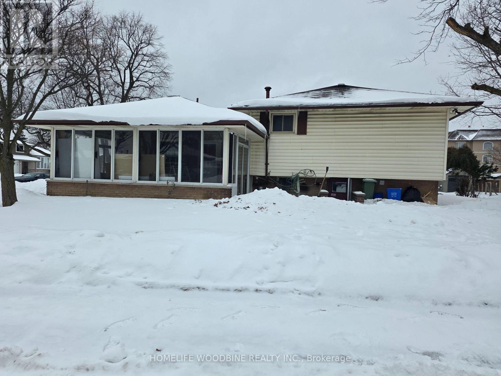 2 Rideau Crescent, Hamilton, Ontario  L8T 2S9 - Photo 2 - X12761426