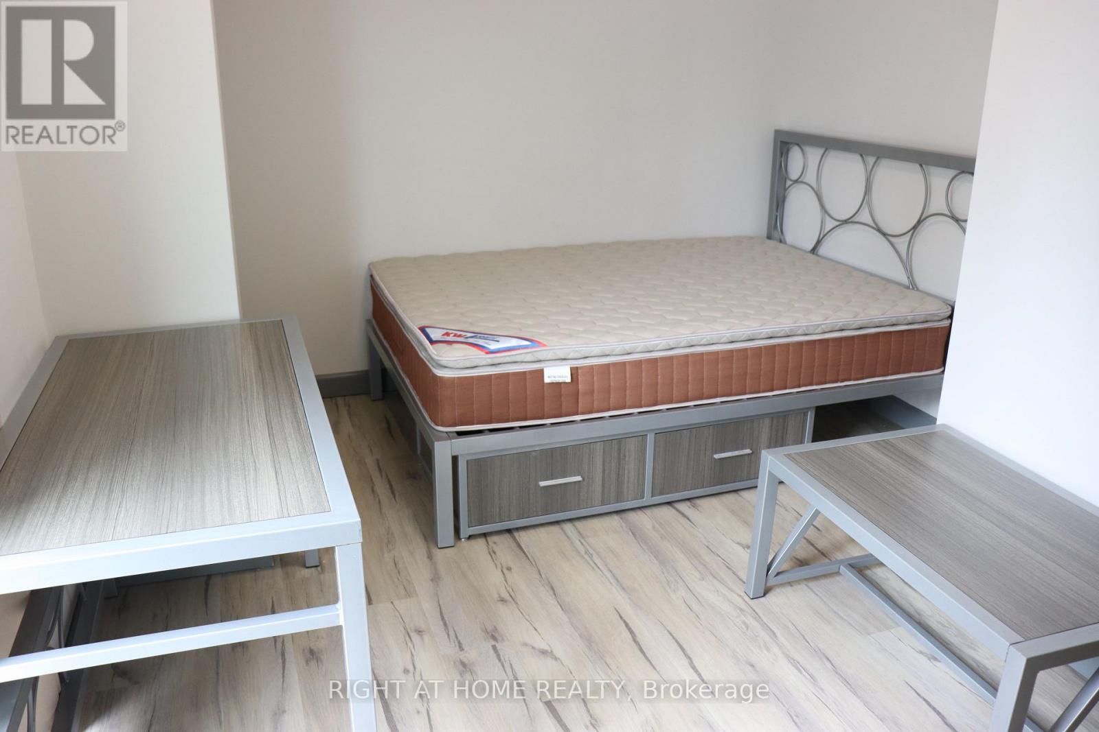 215 - 258b Sunview Street, Waterloo, Ontario  N2L 3V9 - Photo 10 - X12761464