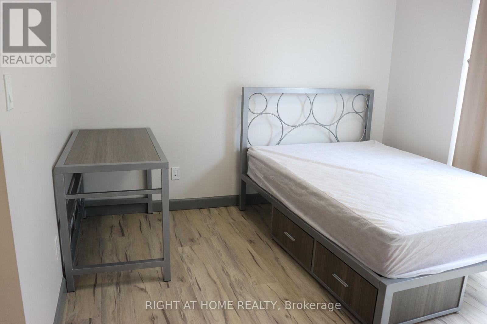 215 - 258b Sunview Street, Waterloo, Ontario  N2L 3V9 - Photo 12 - X12761464