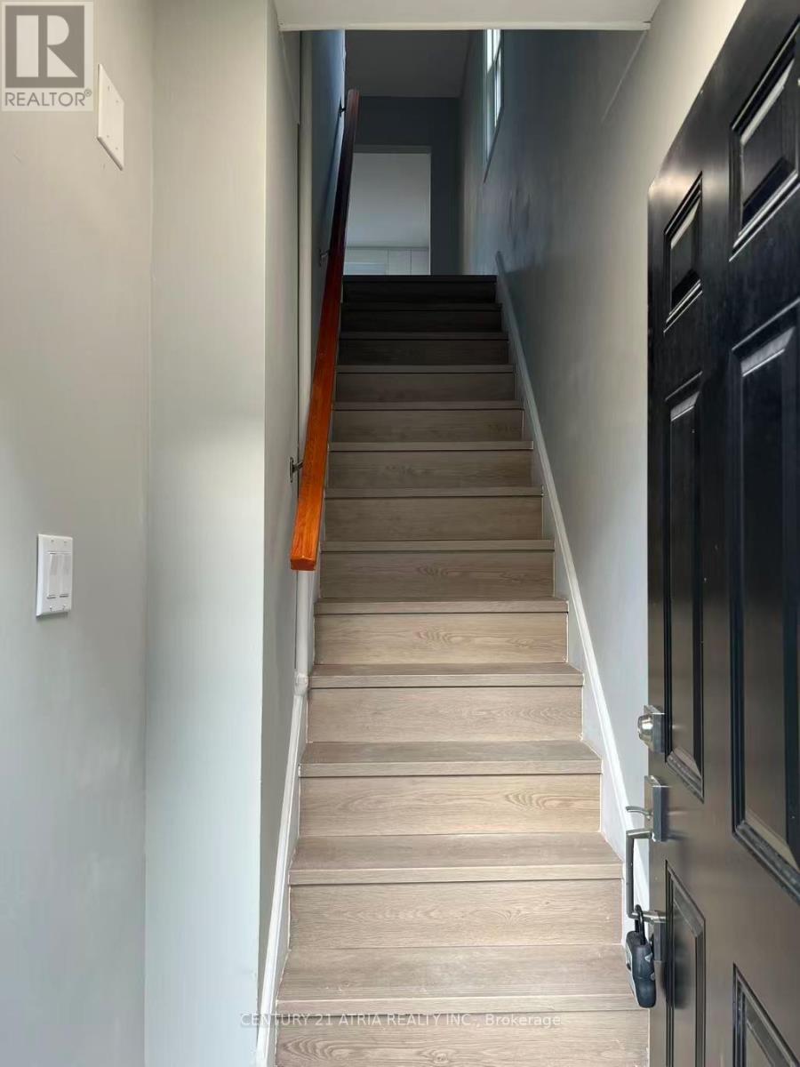 Upper - 757 Lock Street, Peterborough, Ontario  K9J 2Z3 - Photo 7 - X12759948