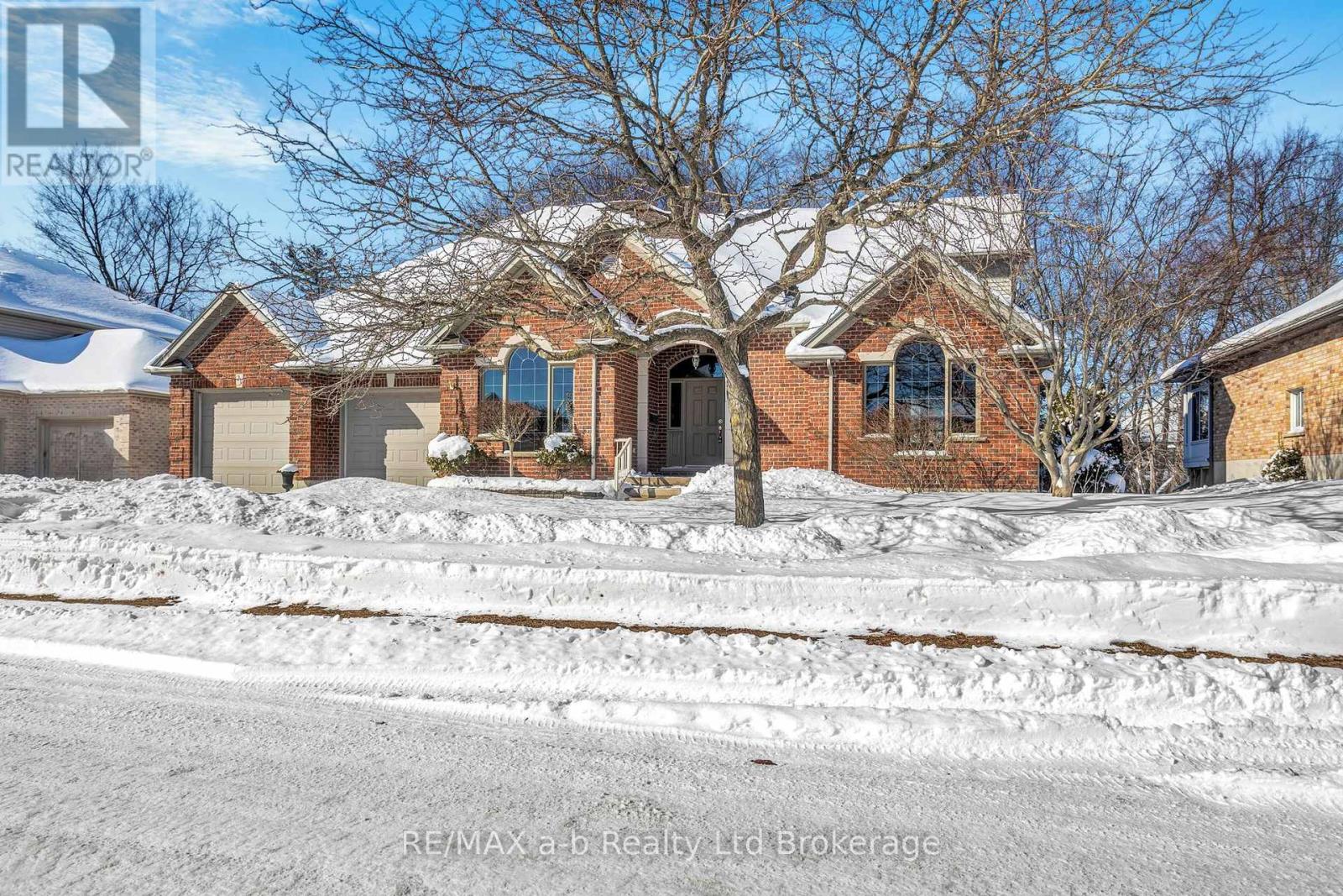 21 Windemere Avenue, Tillsonburg, Ontario  N4G 5M8 - Photo 3 - X12761832