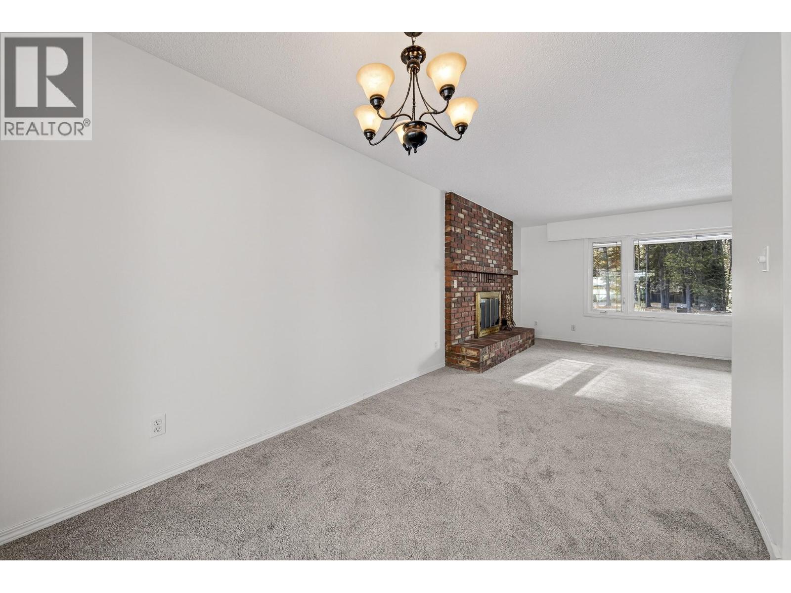 261 Pine Avenue, Sparwood, British Columbia  V0B 2G0 - Photo 11 - 10371910