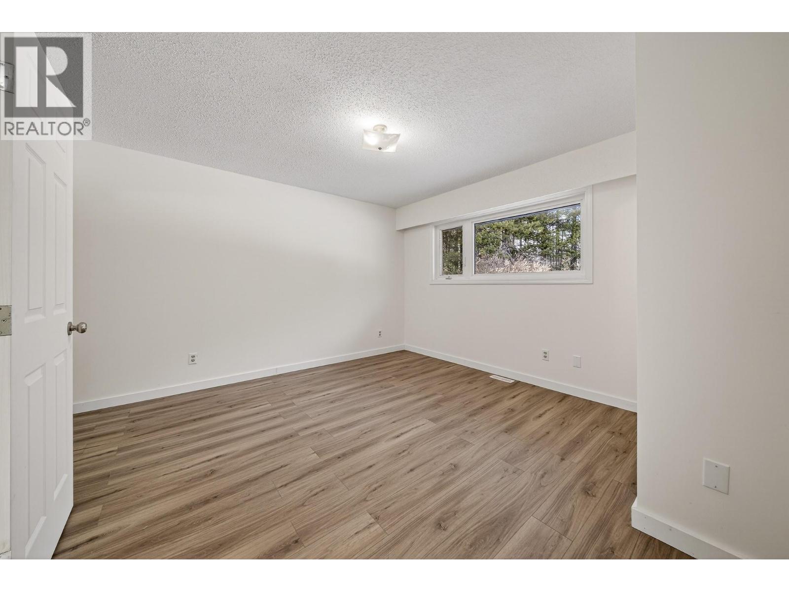 261 Pine Avenue, Sparwood, British Columbia  V0B 2G0 - Photo 18 - 10371910